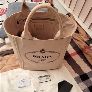 🌸🌸🌸Authentic Prada Canapa🌸🌸🌸